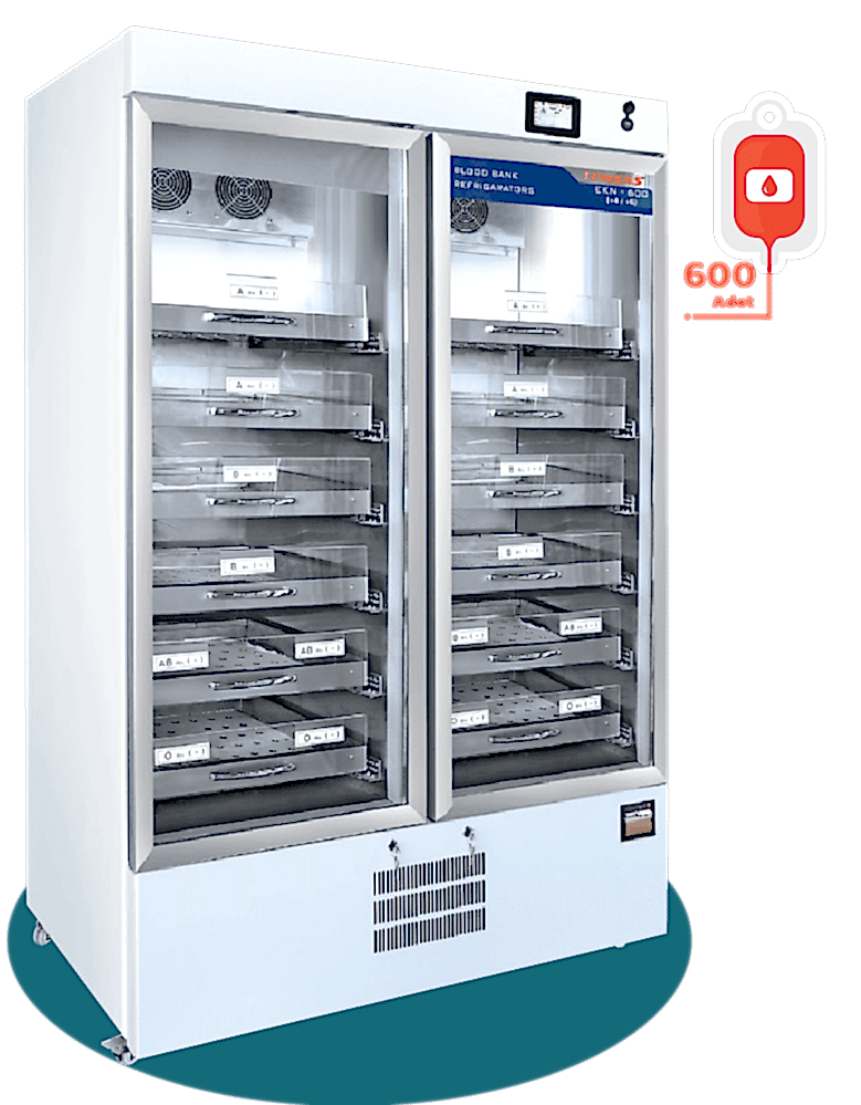 Kan saklama dolabı, kan torbalarının güvenli ve ideal koşullarda saklanmasını sağlamak için özel olarak tasarlanmıştır. 4°C ile 6°C arasında sabit sıcaklık koruma sistemiyle donatılmıştır. Kan bankaları, hastaneler ve laboratuvarlar için ideal olan bu cihaz, kanın stabil sıcaklıkta muhafaza edilmesini sağlayarak güvenli kan nakli süreçlerine katkıda bulunur. Homojen sıcaklık dağılımı ve güvenli saklama özellikleriyle donatılmıştır.(KAN SAKLAMA DOLABI)