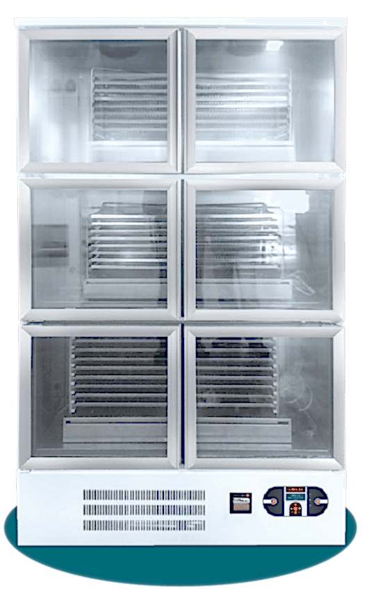 Trombosit inkübatörü, 22°C ile 24°C arasındaki sıcaklık aralığında optimum koşullarda çalışarak trombositlerin korunmasını sağlar. Bu sıcaklık aralığı, trombosit ajitatörünün de rahatça girebildiği bir alandır. Yüksek kaliteli paslanmaz çelik yapısı ve hava sirkülasyonu özelliği ile sürekli sıcaklık dengesi sağlar. Trombositlerin sağlıklı bir şekilde saklanması ve taşınması için ideal bir çözümdür.(trombosit incubatör, trombosit Ajitatör, Çift kapılı dolaplar)